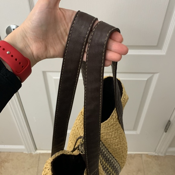 2-in-1 New York & Company Straw Convertable Bag - Picture 14 of 17